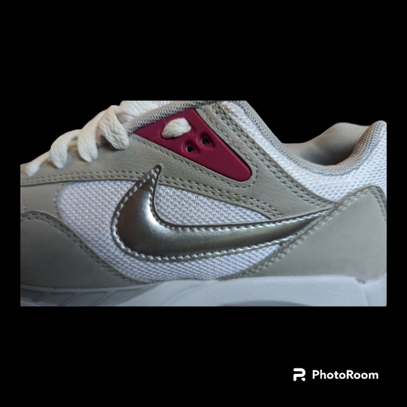 Women's size 7 Air Max Correlate - Picture 4 of 10